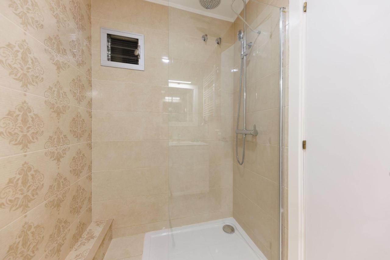 Bravissimo Figuerola, Spacious 3-Bedroom Apartment Girona Exterior photo